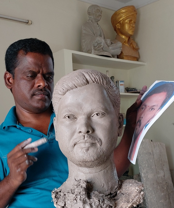 Bodasu statues