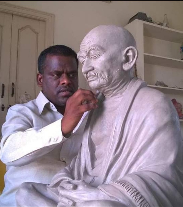 Bodasu statues