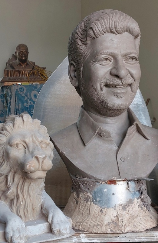 Bodasu statues
