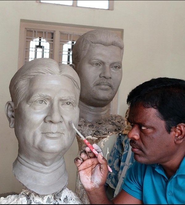 Bodasu statues