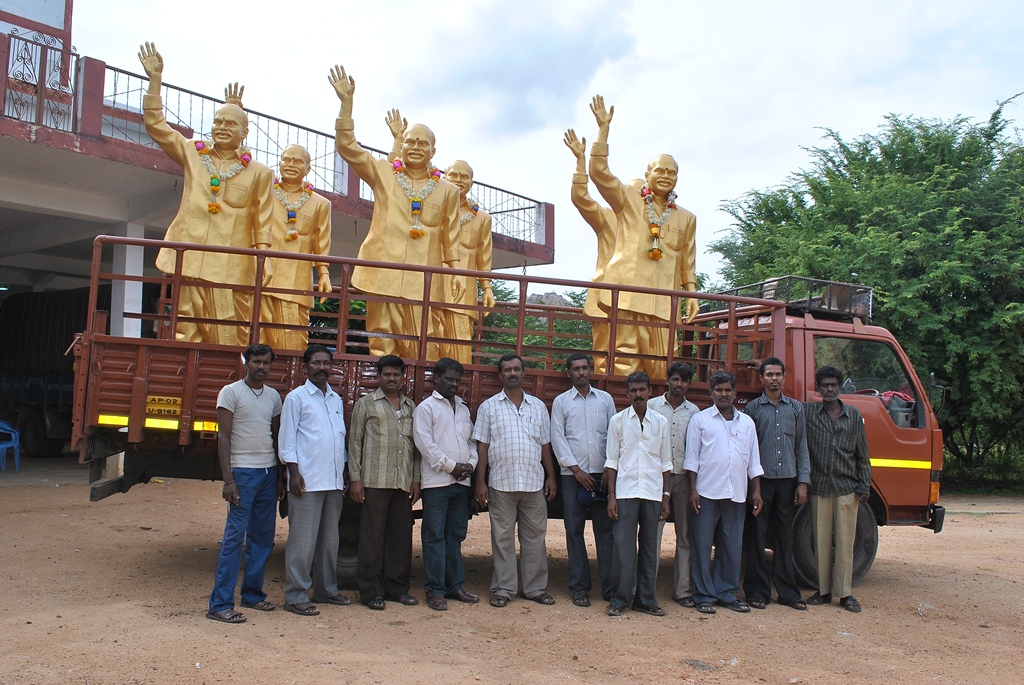 Bodasu statues