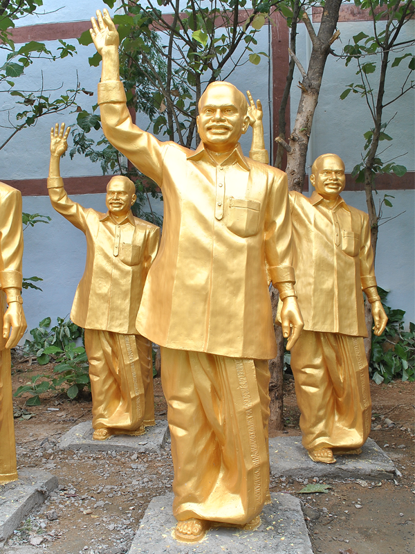 Bodasu statues