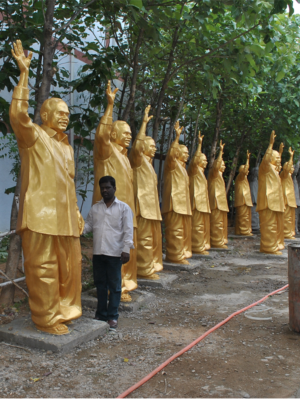 Bodasu statues
