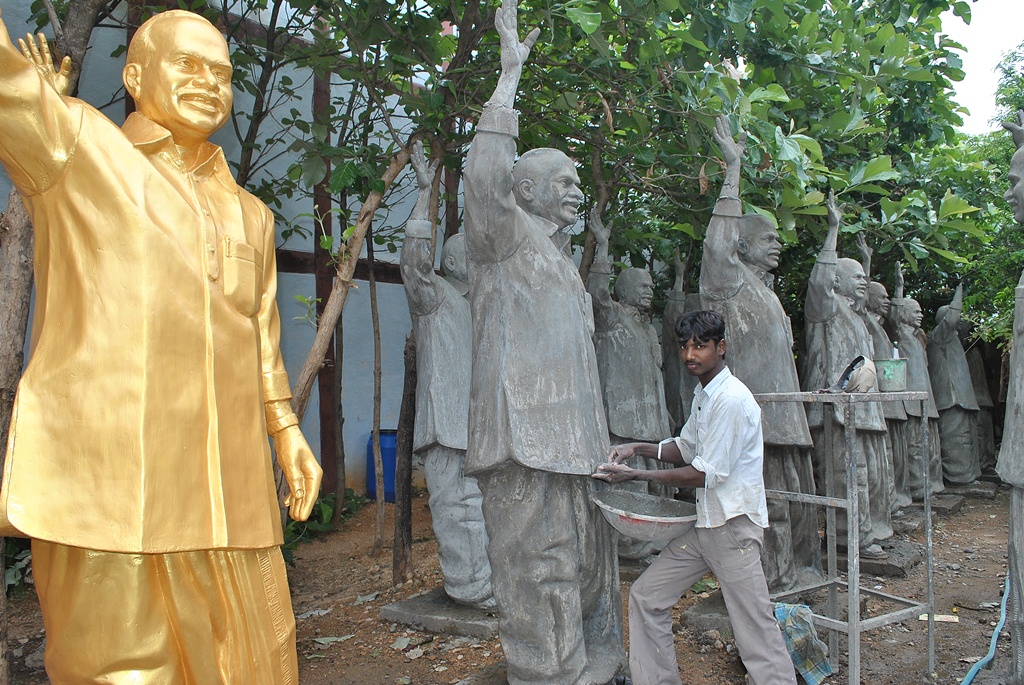 Bodasu statues