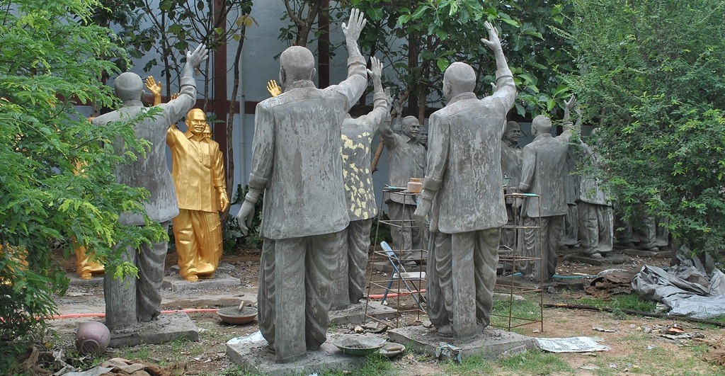 Bodasu statues
